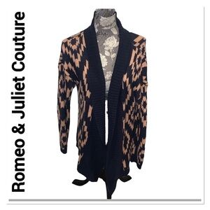 ROMEO & JULIET COUTURE Navy Aztec Printed Sweater size medium